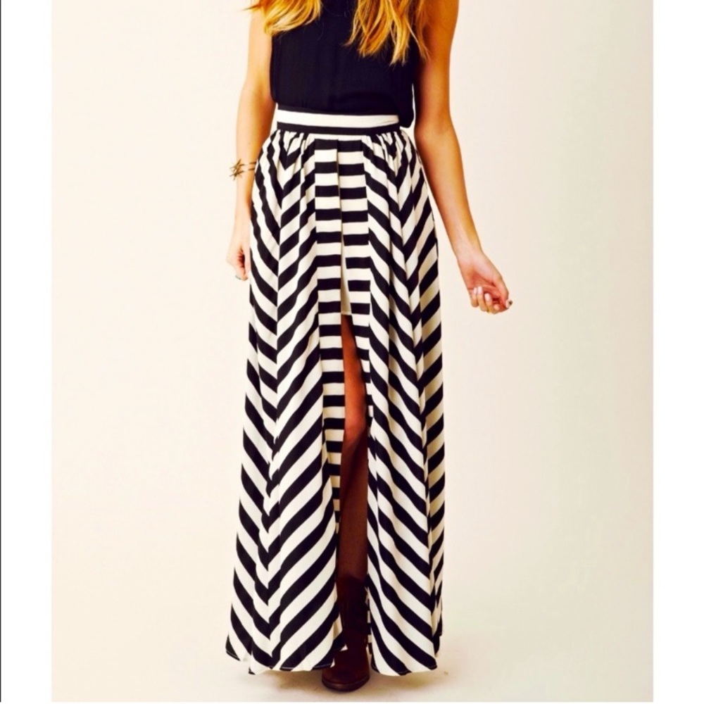 Black & White Chevron Maxi Skirt with Front Slit